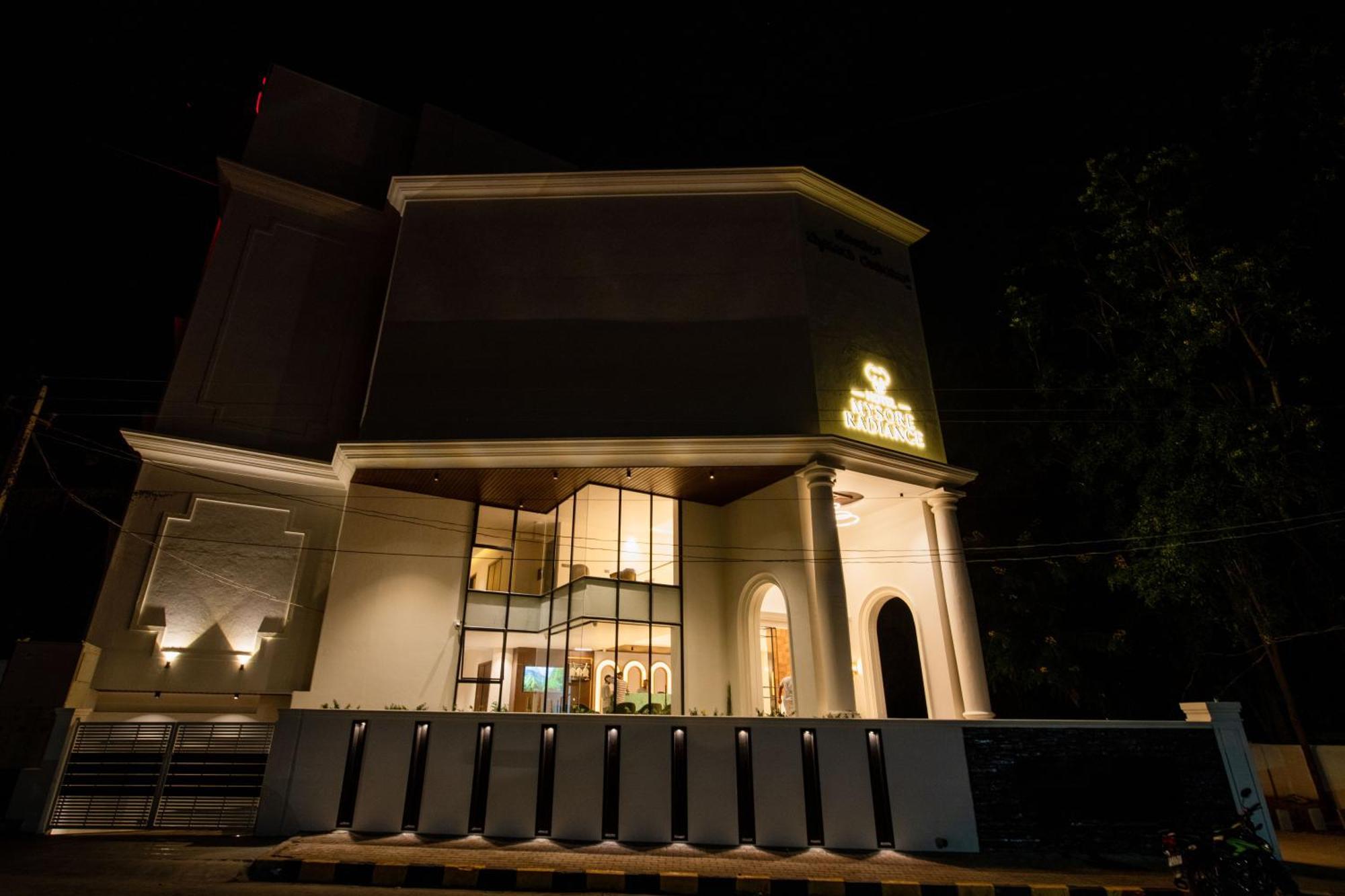 Hotel Mysore Radiance Exterior photo
